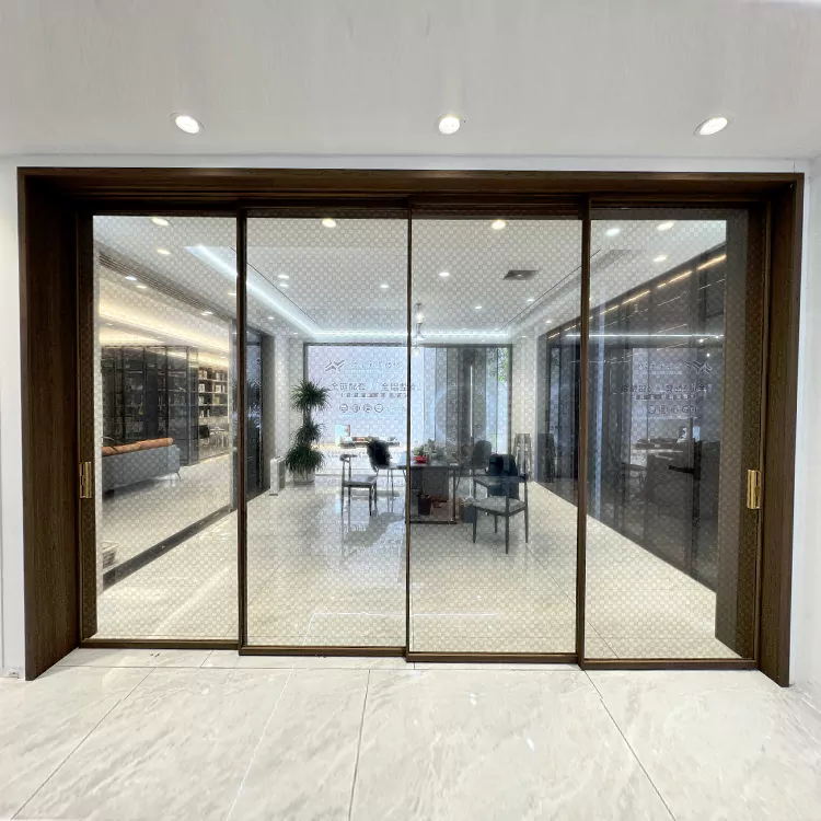 Ușă glisantă din sticlă pentru un design interior flexibil și care economisește spațiu
